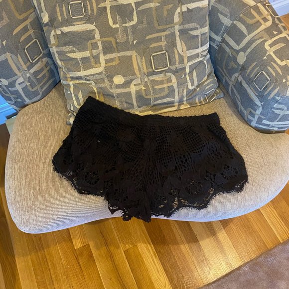 Express Doily Shorts - Picture 3 of 3